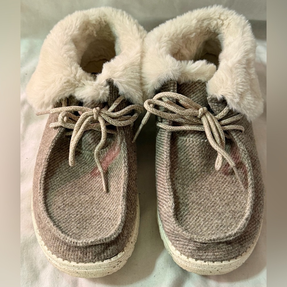 Women's Hey Dude Shoes Size 8 Britt Nut Slip-on Tie Faux Fur EUC